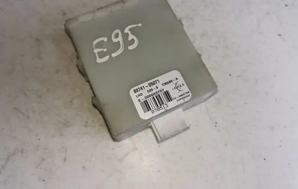 Toyota Avensis T250 Door central lock control unit/module 8974105071