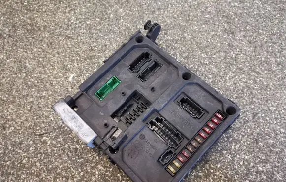 Ford Galaxy Fuse module 7M0962258J