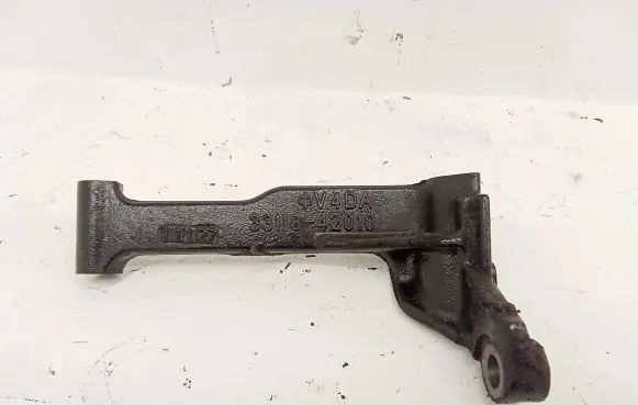 Toyota RAV 4 (XA30) Engine mounting bracket 3311842010