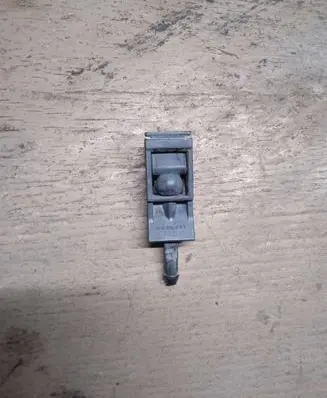 Windshield washer spray nozzle