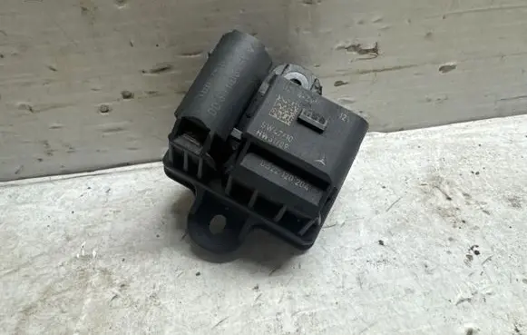 Mercedes-Benz Vito Viano W639 Glow plug pre-heat relay 0522120204