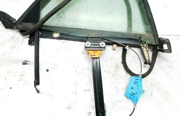 Audi A4 S4 B6 8E 8H Rear door window/glass frame 