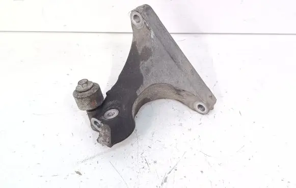 Subaru Outback (BS) Engine mounting bracket