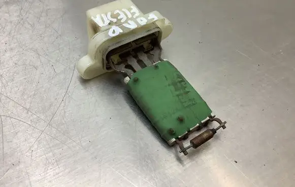 Ford Fiesta Heater blower motor/fan resistor 12790