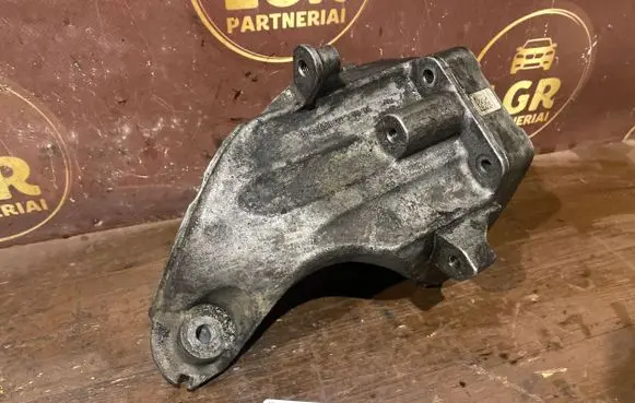Mercedes-Benz C W204 Engine mounting bracket A6512230004