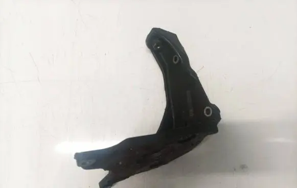 Audi A4 S4 B5 8D Engine mounting bracket 028130147b