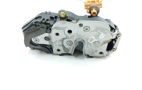Chevrolet Orlando Front door lock 13579499