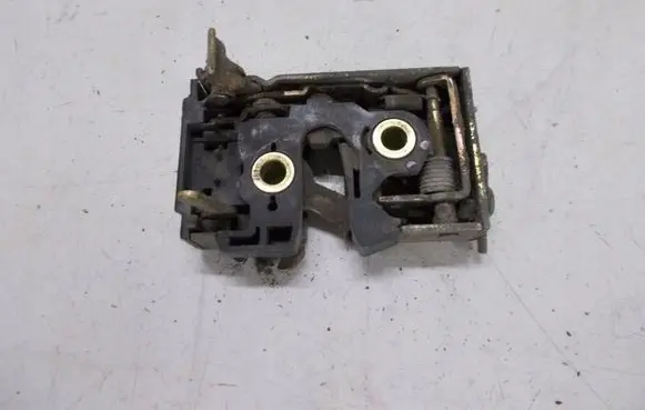 Volkswagen PASSAT B3 Rear door lock 