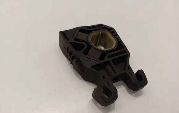 Volkswagen PASSAT B8 Radiator mount bracket 5Q0121367E