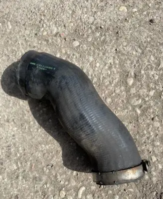 BMW 5 E39 Intercooler hose/pipe 2249669
