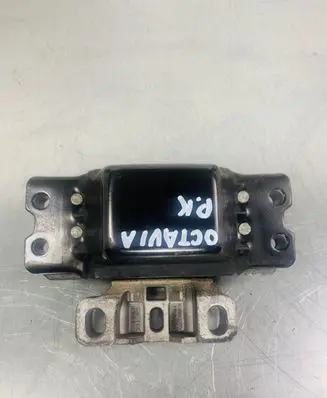 Skoda Octavia Mk2 (1Z) Engine mount bracket 1K0193585
