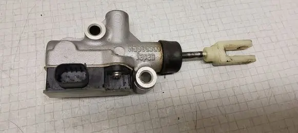 Subaru Outback Clutch slave cylinder 15647592 007101358A