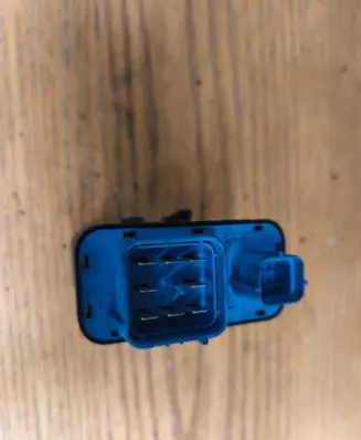 Land Rover Freelander Coolant fan relay YWB100980