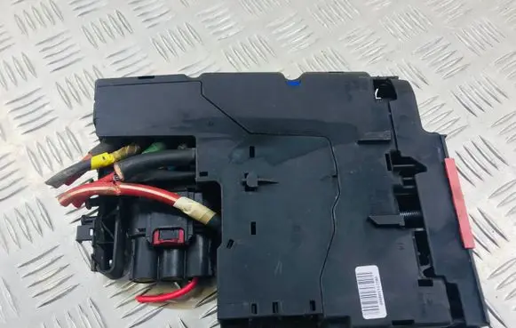 Mercedes-Benz C W204 Fuse box set A2125400581