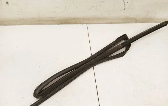 Toyota Yaris Rubber seal front coupe door 