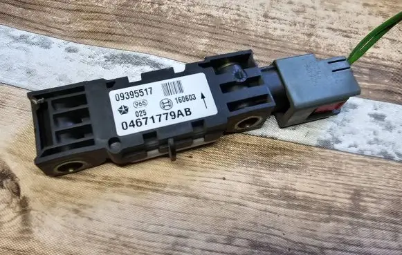 Chrysler Pacifica Airbag deployment crash/impact sensor 04671779AB 09395517 160603