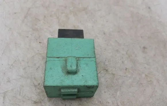 Volkswagen Golf III Other relay 9809