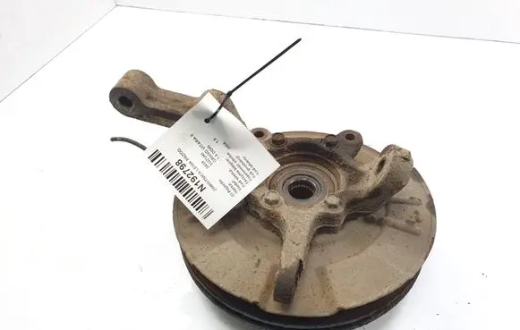 Suzuki Grand Vitara II Front wheel hub spindle knuckle