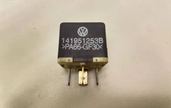Volkswagen Polo Other relay 141951253B