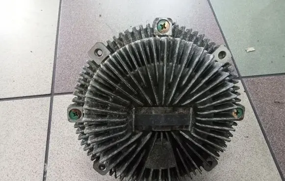 Mitsubishi Pajero Viscous fan clutch 