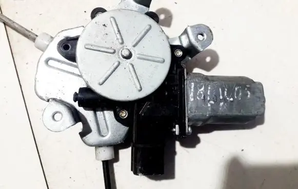 Mitsubishi Lancer Front door window regulator motor mr991831