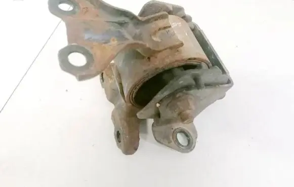Dodge Caliber Engine mount bracket