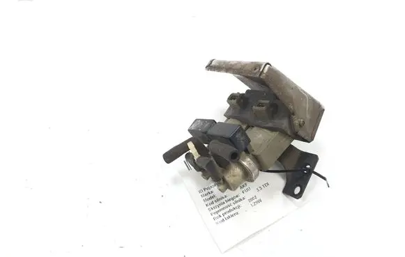 Audi A8 S8 D2 4D Other engine bay part 057906627A