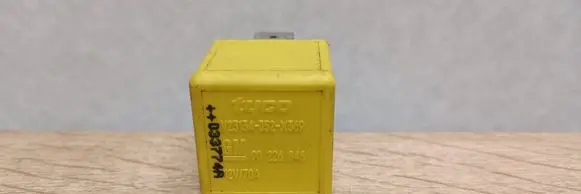 Opel Vectra C Other relay V23134J52X369 90226846