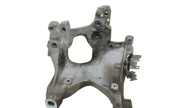 Engine mounting bracket
