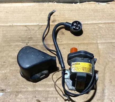 Mercedes-Benz 190 W201 High voltage ignition coil 0001586103 M102 2015408710