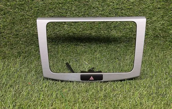 Volkswagen PASSAT CC Radio/GPS head unit trim 3AA858069