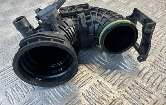 Audi Q3 F3 Turbo air intake inlet pipe/hose 04E145641