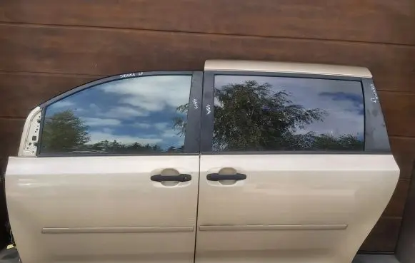 Toyota Sienna XL30 III Front door