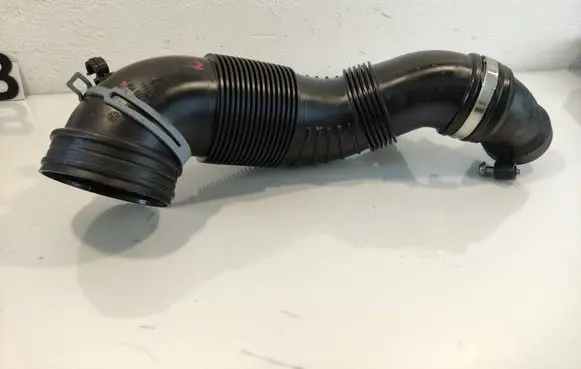 Volkswagen Caddy Air intake hose/pipe 5N0129654C