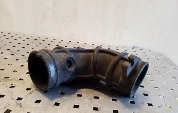 Opel Vectra B Air intake duct part 90572051SL