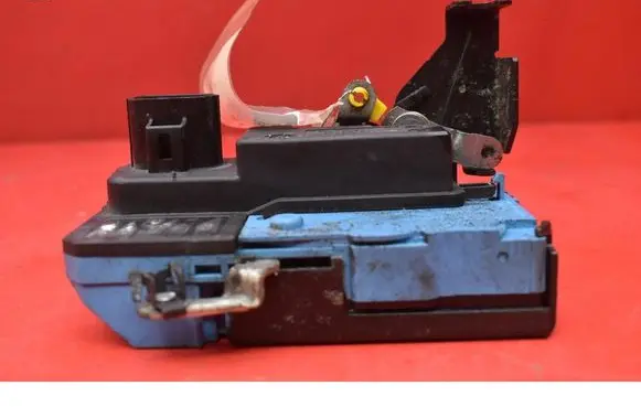 Volvo S60 Front door lock 30699748