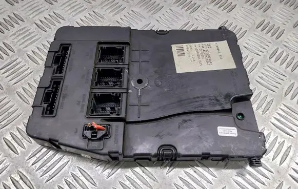 Renault Scenic II - Grand scenic II High voltage junction box 8200309691