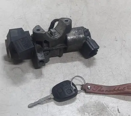 Toyota Avensis T250 Ignition lock N05015178