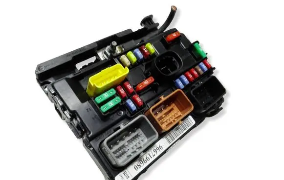 Citroen C3 Fuse module 9667199680