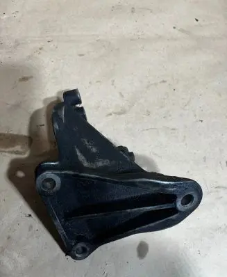 Volvo S80 Engine mounting bracket 074199275