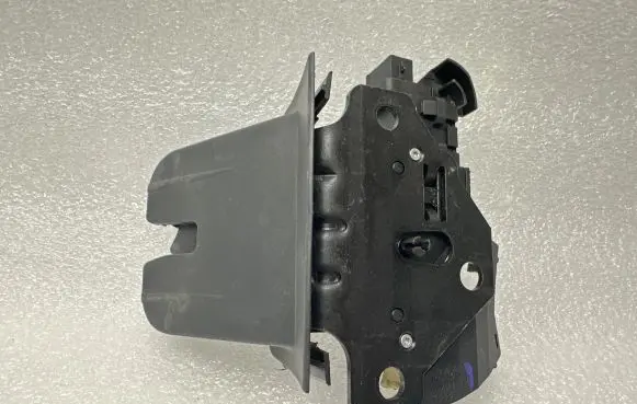 Audi A3 S3 8P Tailgate/trunk/boot lock/catch/latch 8P4827505B