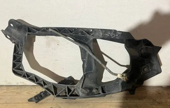 Mitsubishi Colt Headlight/headlamp mounting bracket MN105059