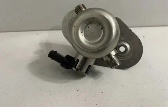 BMW 3 F30 F35 F31 Mechanical fuel pump 7642466