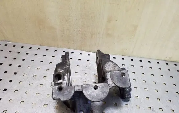 Volkswagen Transporter - Caravelle T5 Engine mounting bracket 070199343B