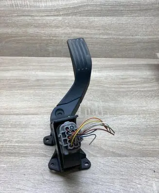 Ford Focus Accelerator throttle pedal 98AB9F836AE