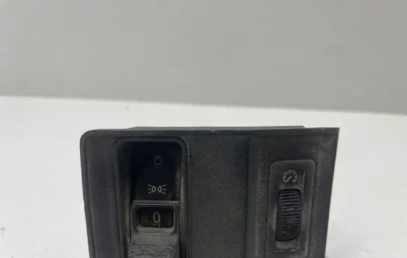 BMW 5 E34 Light switch 8110497 38813710 61311391338