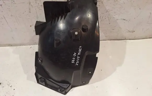 Front wheel arch liner splash guards