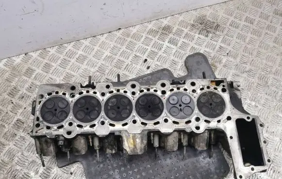 BMW 7 E65 E66 Engine head 