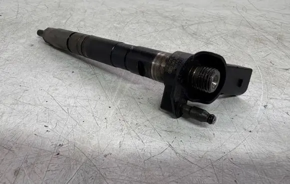 Volkswagen PASSAT B6 Fuel injector 0445116030 03L130277