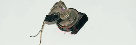 Volkswagen Golf VII Horn signal 5G0951206 22086 5Q0951223